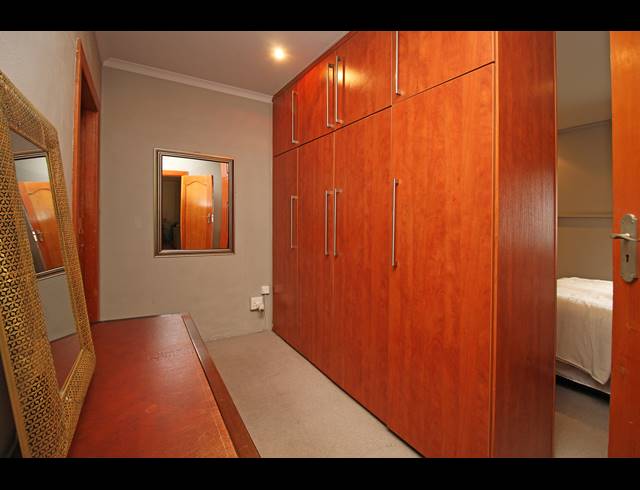 2 BEDROOM APARTMENT FOR SALE IN HOUGHTON ESTATE